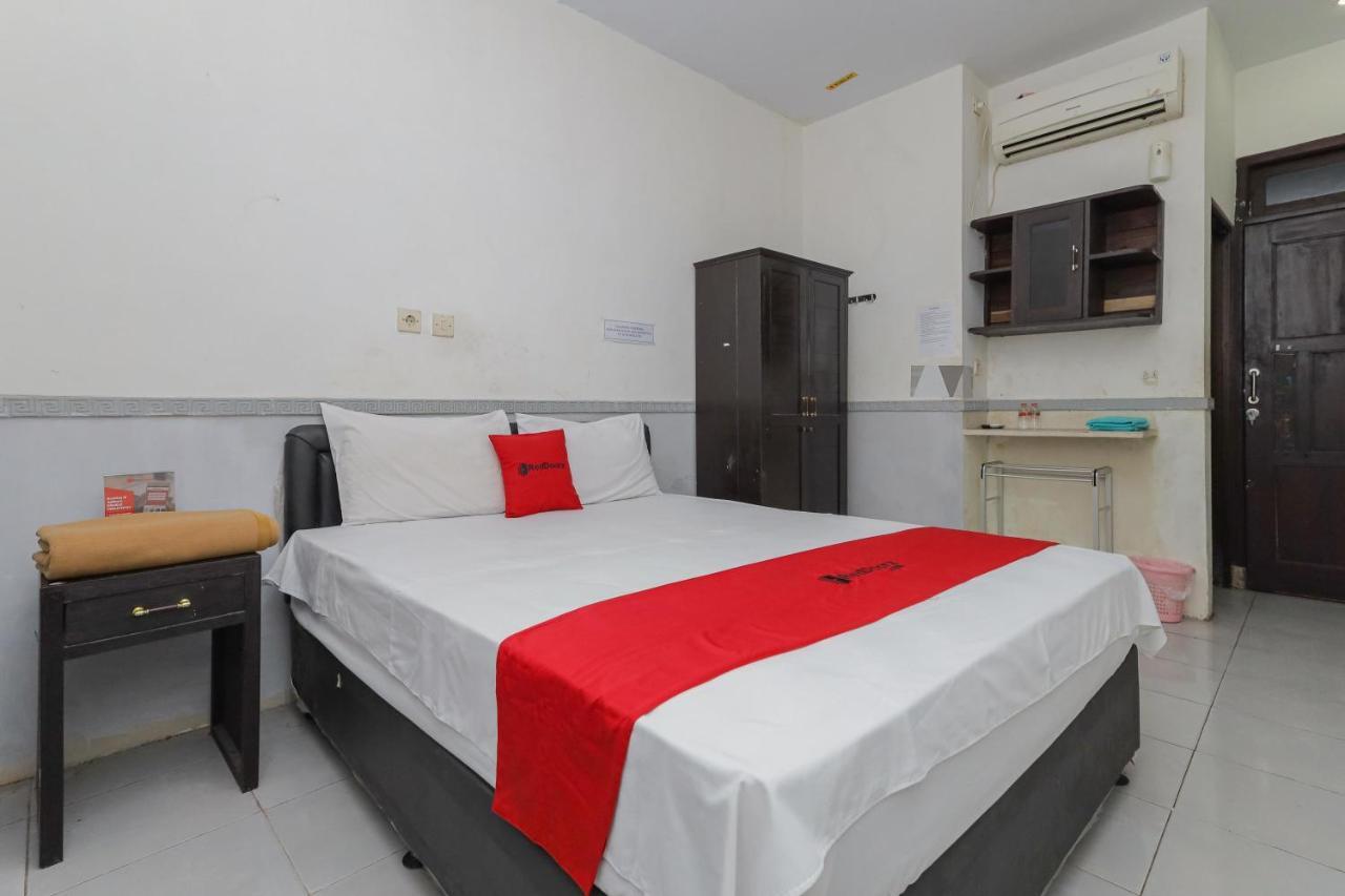 Hotel Reddoorz Near Stasiun Kota 2 2*