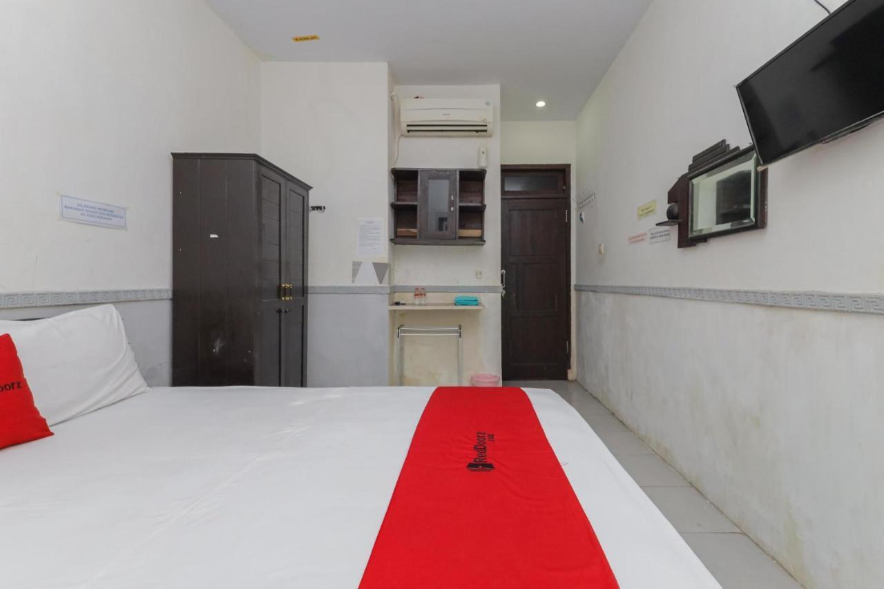 Hotel Reddoorz Near Stasiun Kota 2 2*