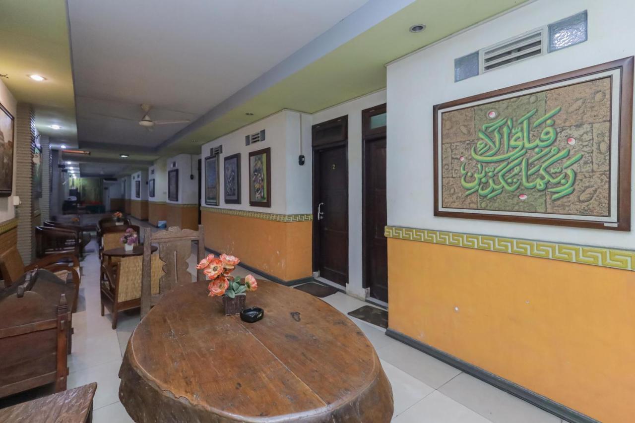 Hotel Reddoorz Near Stasiun Kota 2 2*