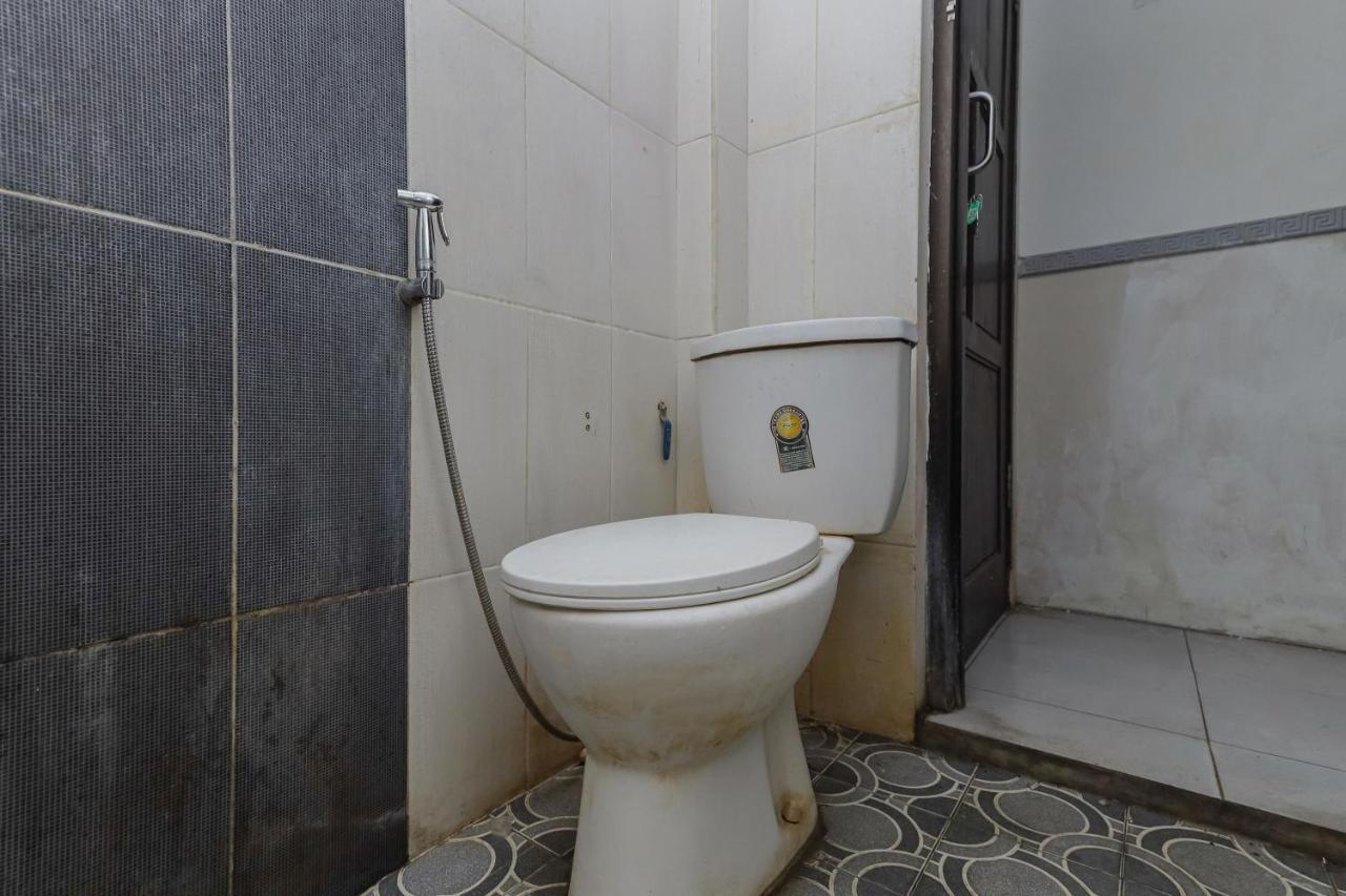 Hotel Reddoorz Near Stasiun Kota 2 2*