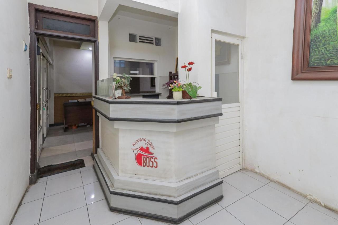 Hotel Reddoorz Near Stasiun Kota 2